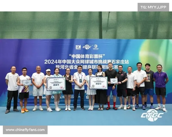 网球赛场观众热情聚焦现场氛围与赛事互动呈现精彩瞬间 网球赛场观众热情聚焦现场氛围与赛事互动呈现精彩瞬间